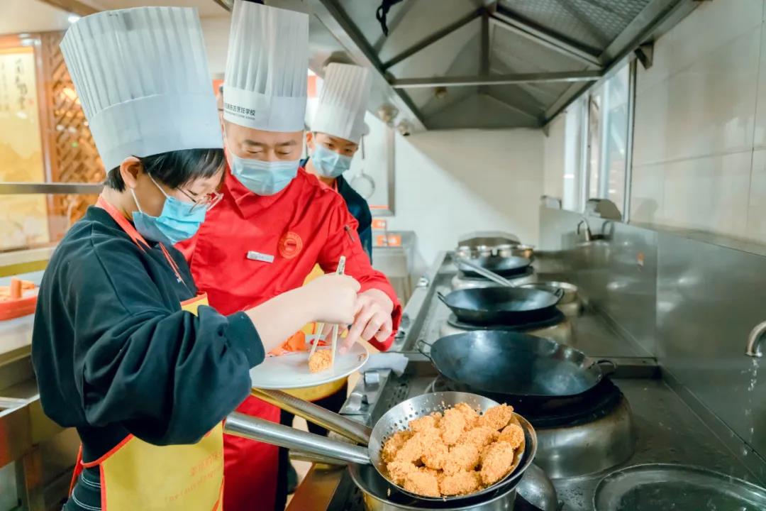 今日研學結束，烹飪初體驗，讓夢想觸手可及！