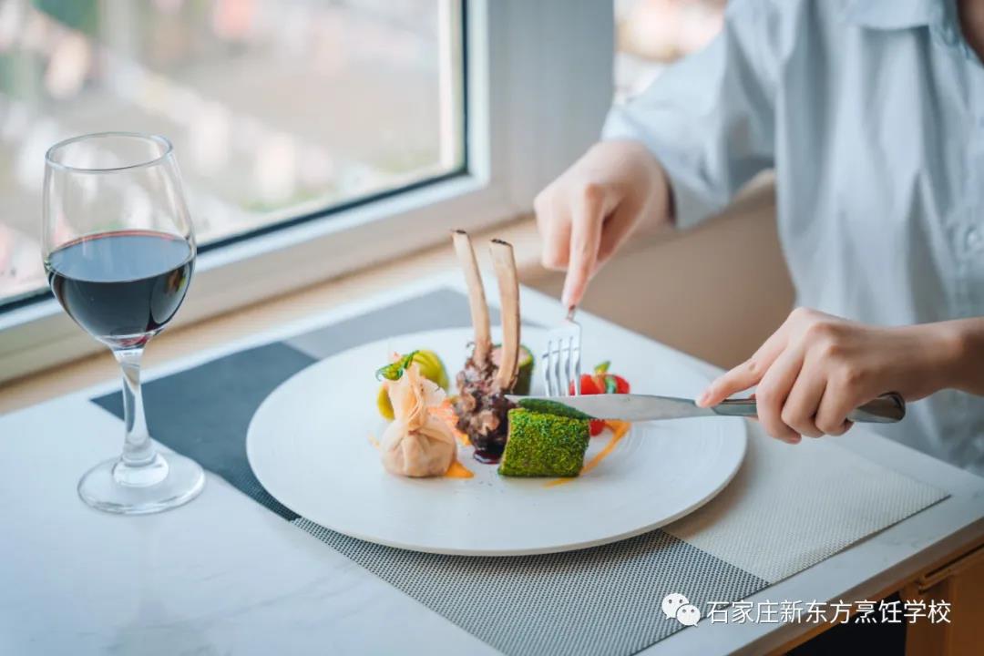 西餐廚師工資多少錢一個月