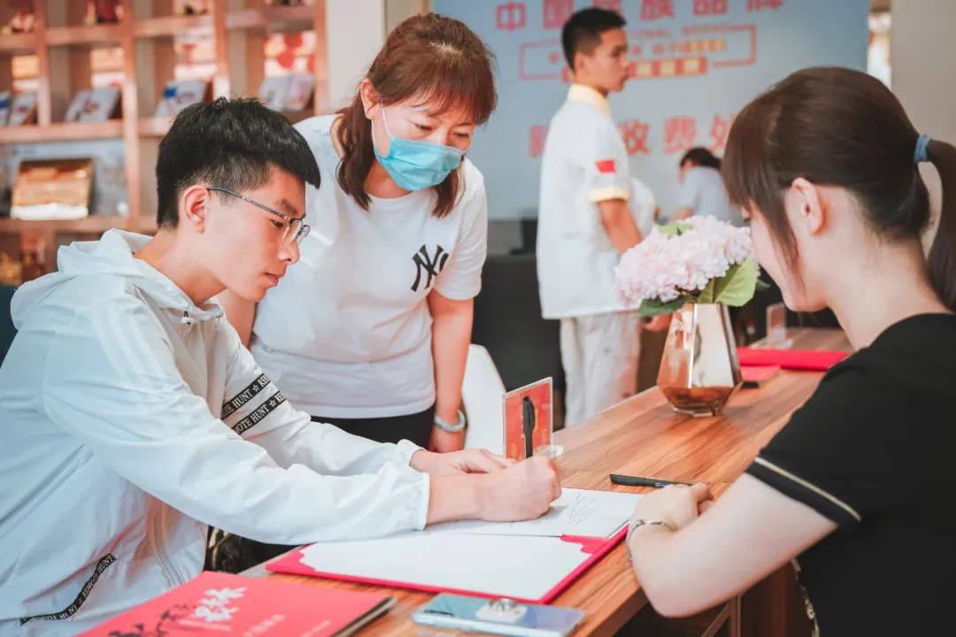 【雙棲發展會】選學校太難了？不用慌，這里有的人來幫你！