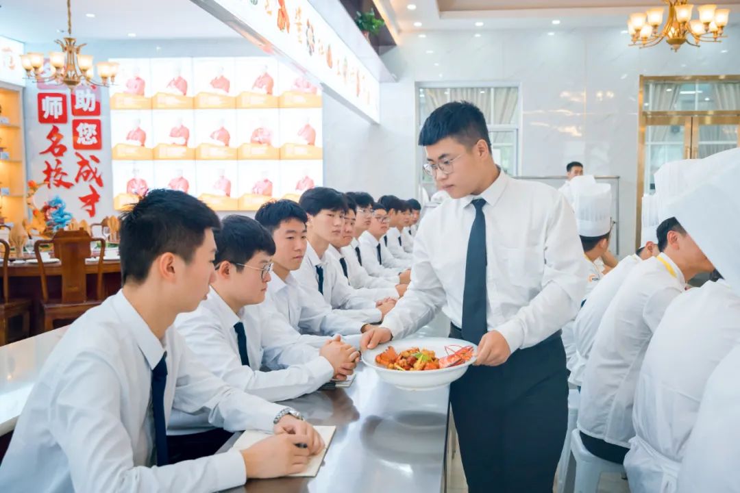 【進校園】傾情傳授，用心烹飪，感受米其林帶來的魅力課堂！