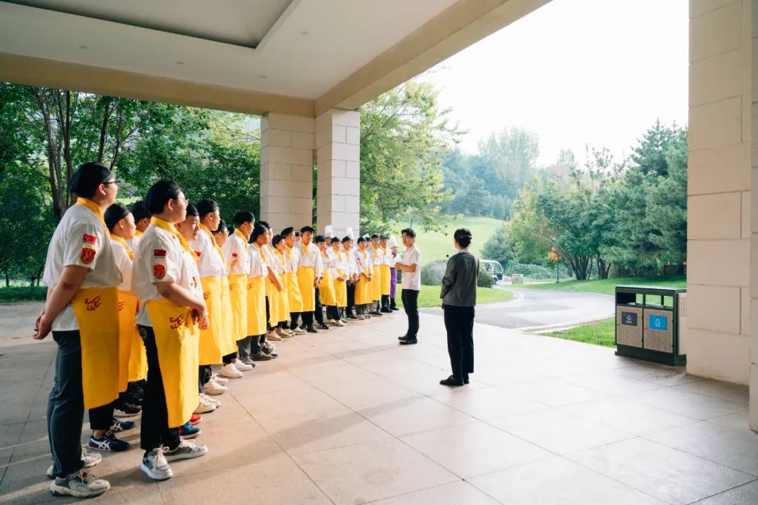 實地企業參觀，助力學生未來！河北新東方學子應邀走進『翠屏山迎賓館』觀摩學習！