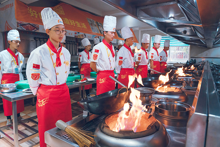 中餐烹飪：多元就業，烹飪藝術的廣闊舞臺