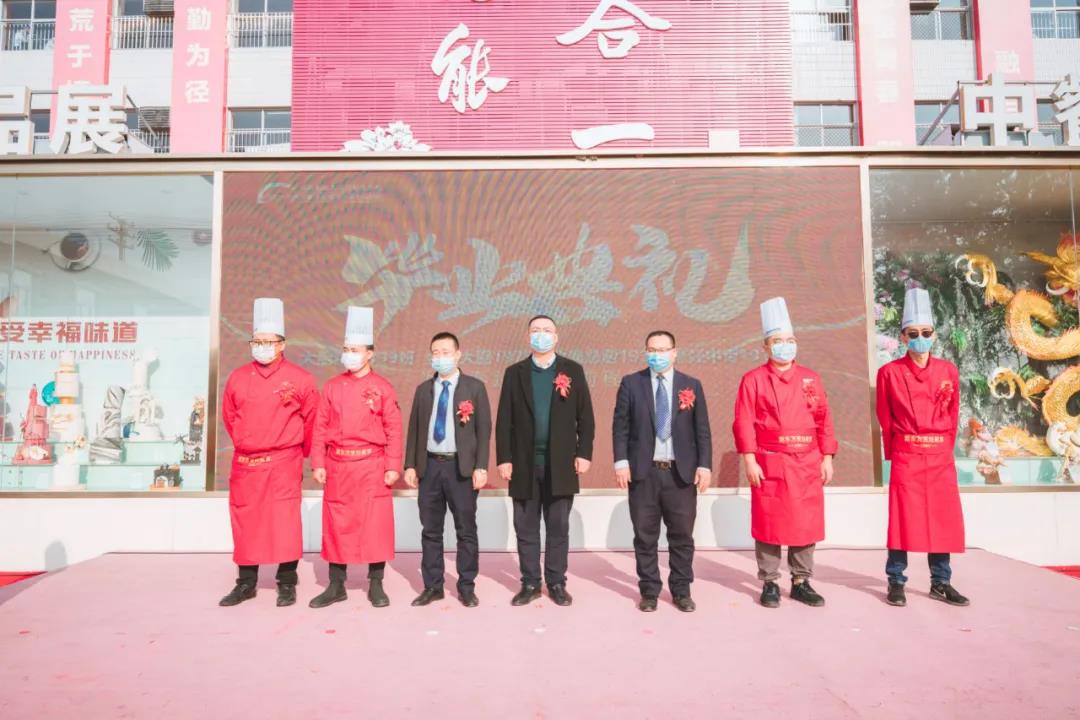時光不老，青春不散，畢業只是與期待的未來相遇！